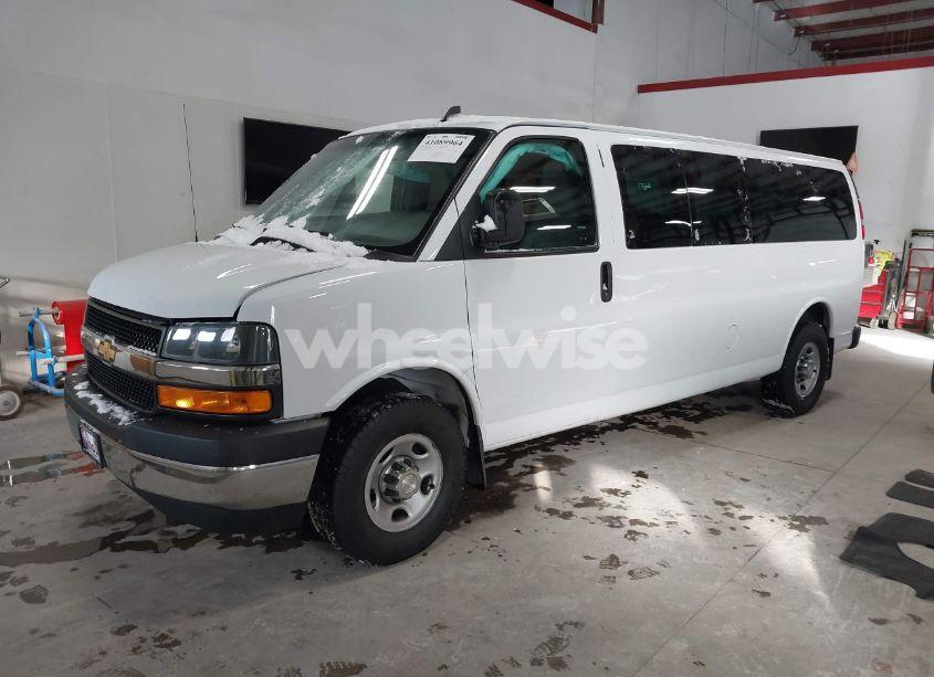 Photo 2 of 2018 Chevrolet Express 3500 LT (VIN 1GAZGPFG3J1284681)