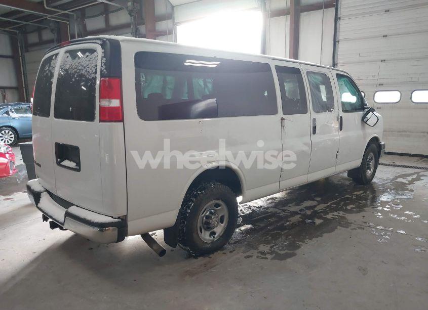 Photo 4 of 2018 Chevrolet Express 3500 LT (VIN 1GAZGPFG3J1284681)
