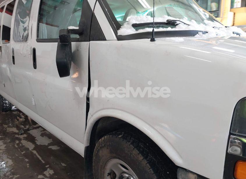 Photo 6 of 2018 Chevrolet Express 3500 LT (VIN 1GAZGPFG3J1284681)