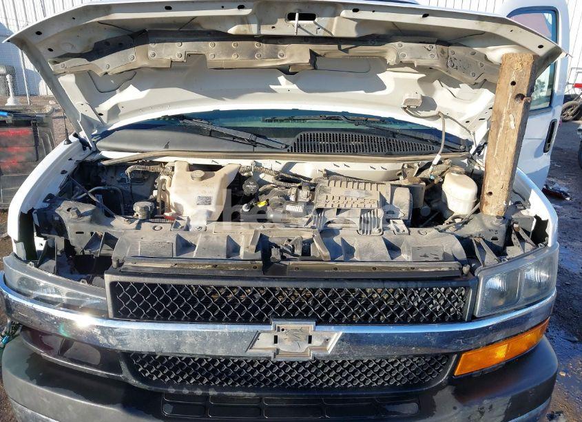 Photo 10 of 2018 Chevrolet Express 3500 LT (VIN 1GAZGPFG3J1331501)