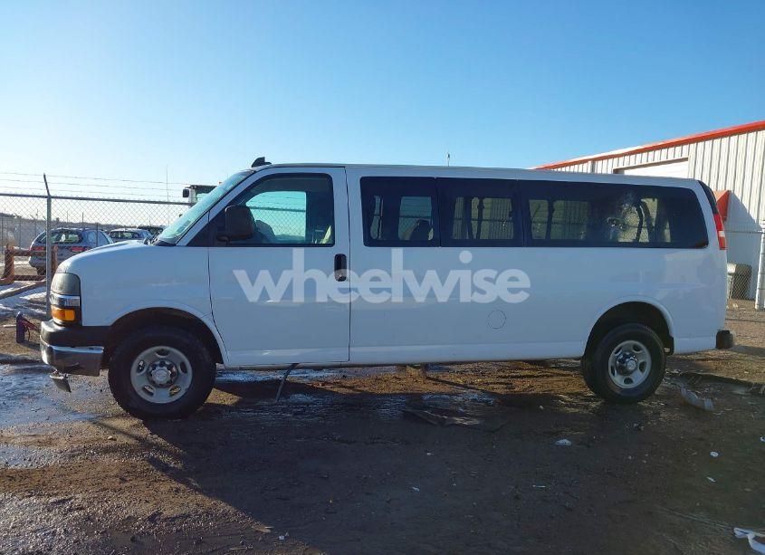 Photo 15 of 2018 Chevrolet Express 3500 LT (VIN 1GAZGPFG3J1331501)