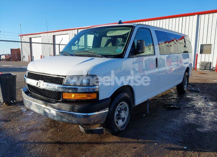 Photo 2 of 2018 Chevrolet Express 3500 LT (VIN 1GAZGPFG3J1331501)