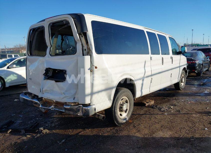 Photo 4 of 2018 Chevrolet Express 3500 LT (VIN 1GAZGPFG3J1331501)