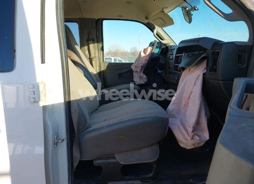 Photo 5 of 2018 Chevrolet Express 3500 LT (VIN 1GAZGPFG3J1331501)