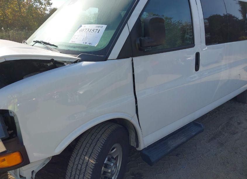 Photo 18 of 2019 Chevrolet Express 3500 LT (VIN 1GAZGPFG3K1197316)