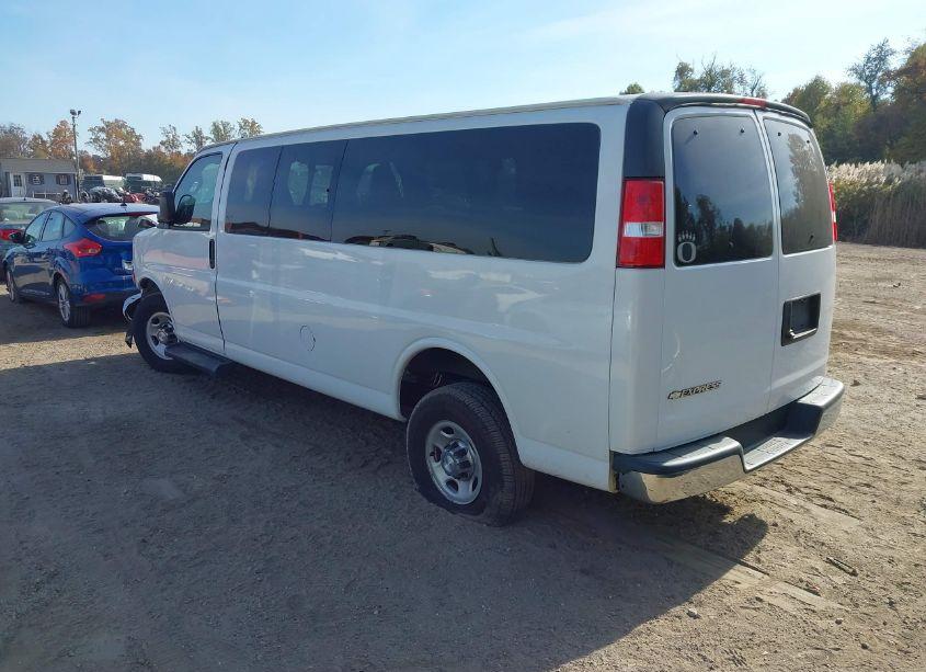 Photo 3 of 2019 Chevrolet Express 3500 LT (VIN 1GAZGPFG3K1197316)
