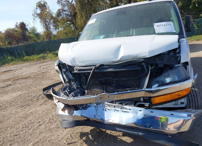 Photo 6 of 2019 Chevrolet Express 3500 LT (VIN 1GAZGPFG3K1197316)