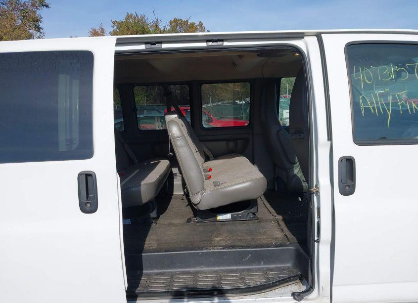 Photo 8 of 2019 Chevrolet Express 3500 LT (VIN 1GAZGPFG3K1197316)