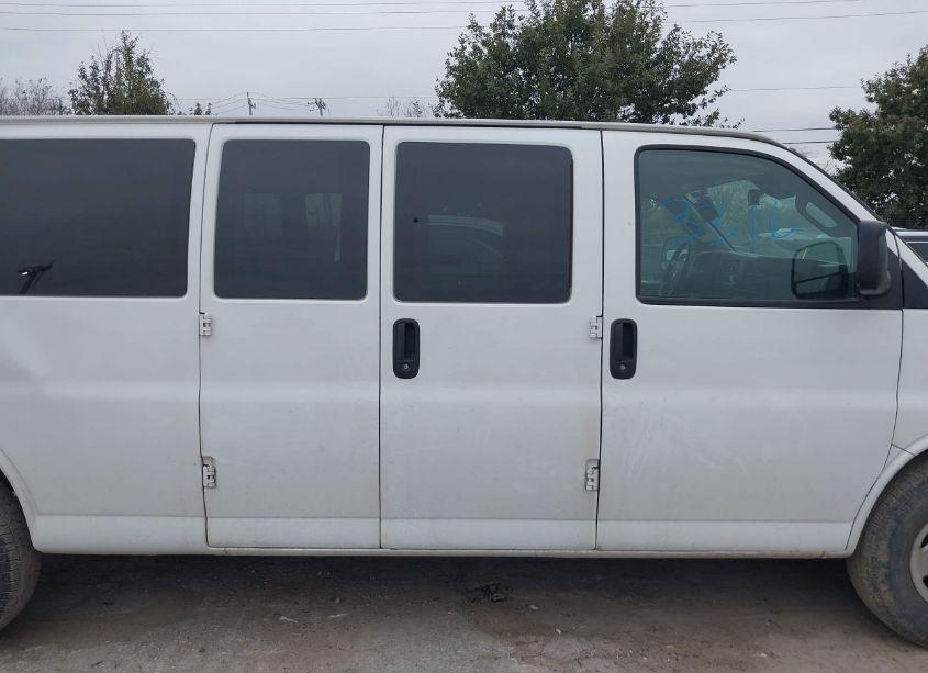 Photo 13 of 2019 Chevrolet Express 3500 LT (VIN 1GAZGPFG3K1231318)