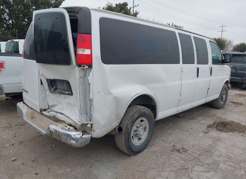 Photo 4 of 2019 Chevrolet Express 3500 LT (VIN 1GAZGPFG3K1231318)