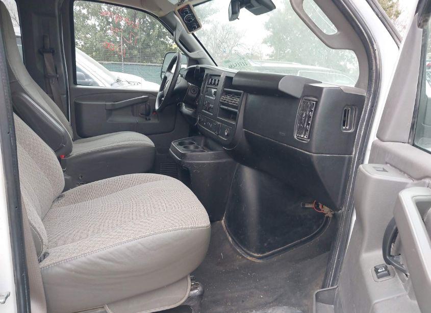 Photo 5 of 2019 Chevrolet Express 3500 LT (VIN 1GAZGPFG3K1231318)
