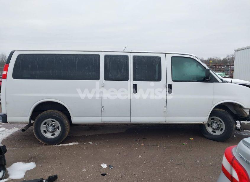 Photo 13 of 2017 Chevrolet Express 3500 LT (VIN 1GAZGPFG4H1185121)