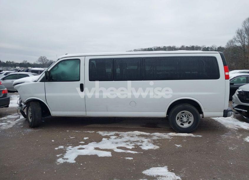 Photo 14 of 2017 Chevrolet Express 3500 LT (VIN 1GAZGPFG4H1185121)