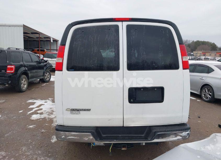 Photo 16 of 2017 Chevrolet Express 3500 LT (VIN 1GAZGPFG4H1185121)