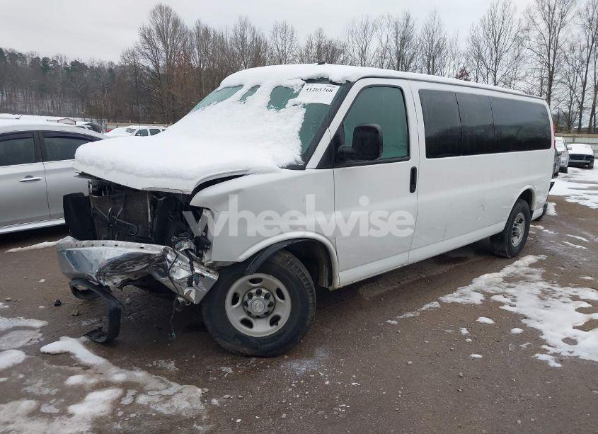 Photo 2 of 2017 Chevrolet Express 3500 LT (VIN 1GAZGPFG4H1185121)