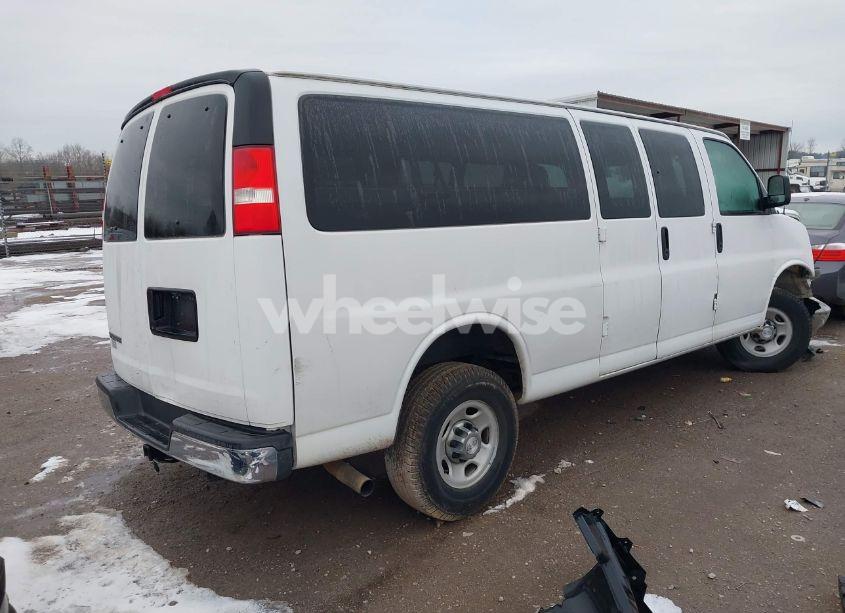 Photo 4 of 2017 Chevrolet Express 3500 LT (VIN 1GAZGPFG4H1185121)