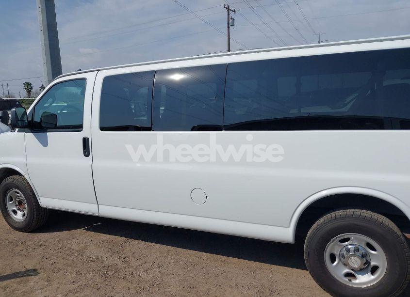 Photo 14 of 2019 Chevrolet Express 3500 LT (VIN 1GAZGPFG4K1221865)