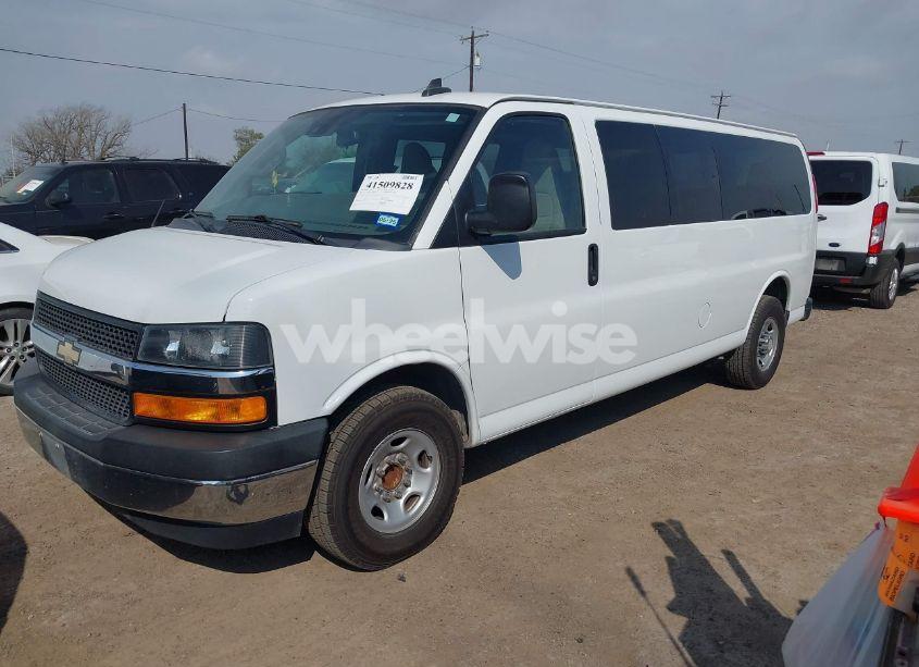 Photo 2 of 2019 Chevrolet Express 3500 LT (VIN 1GAZGPFG4K1221865)