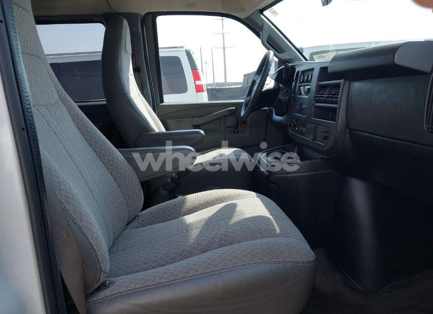 Photo 5 of 2019 Chevrolet Express 3500 LT (VIN 1GAZGPFG4K1221865)