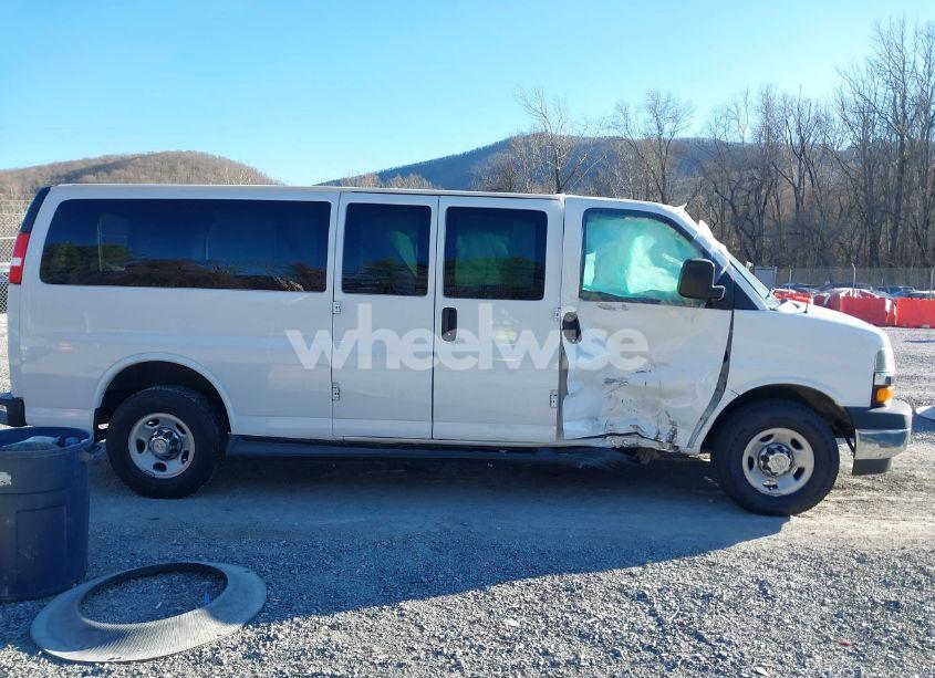 Photo 13 of 2020 Chevrolet Express PASSENGER RWD 3500 EXTENDED WHEELBASE LT (VIN 1GAZGPFG4L1209801)