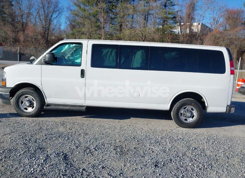 Photo 14 of 2020 Chevrolet Express PASSENGER RWD 3500 EXTENDED WHEELBASE LT (VIN 1GAZGPFG4L1209801)