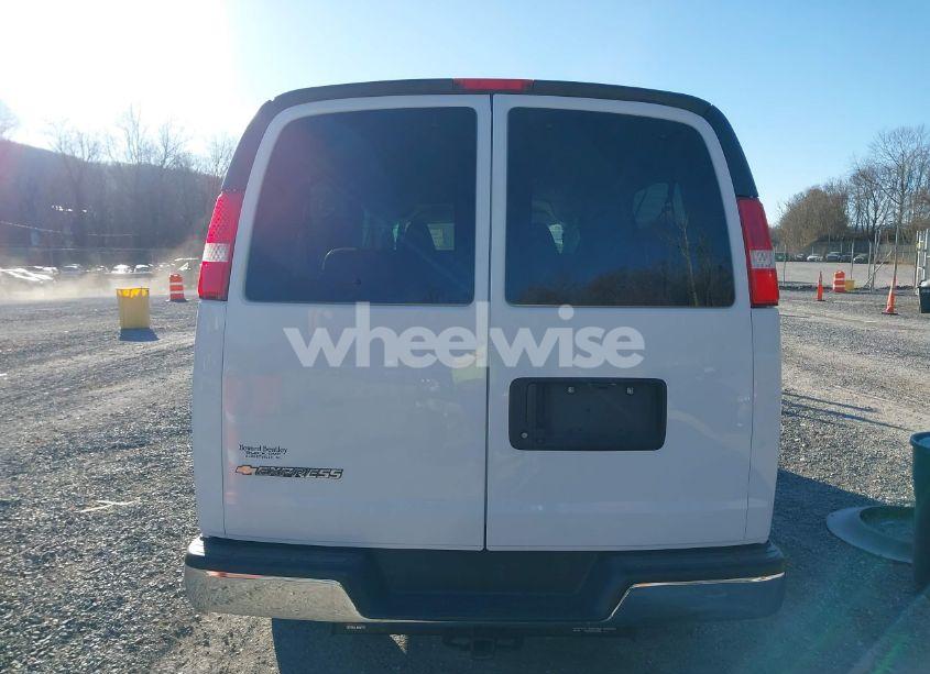 Photo 16 of 2020 Chevrolet Express PASSENGER RWD 3500 EXTENDED WHEELBASE LT (VIN 1GAZGPFG4L1209801)