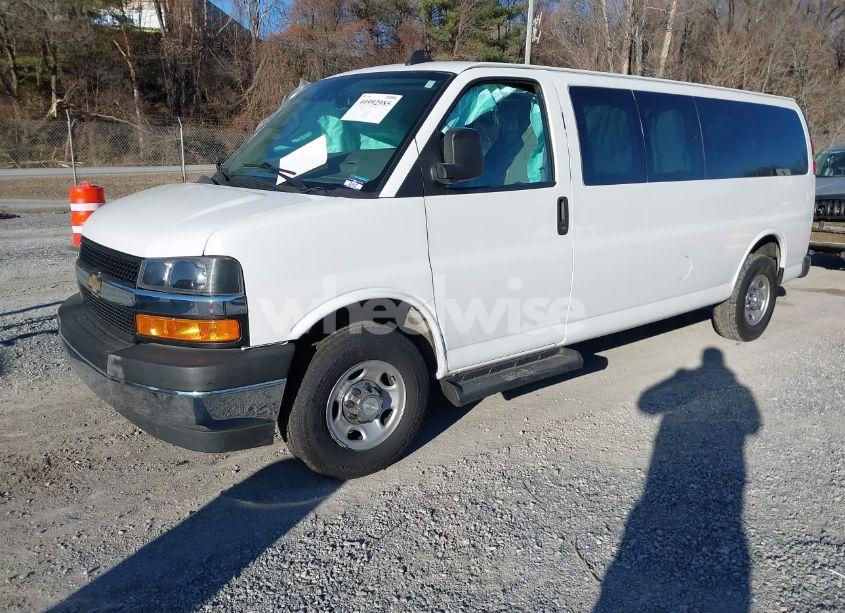 Photo 2 of 2020 Chevrolet Express PASSENGER RWD 3500 EXTENDED WHEELBASE LT (VIN 1GAZGPFG4L1209801)