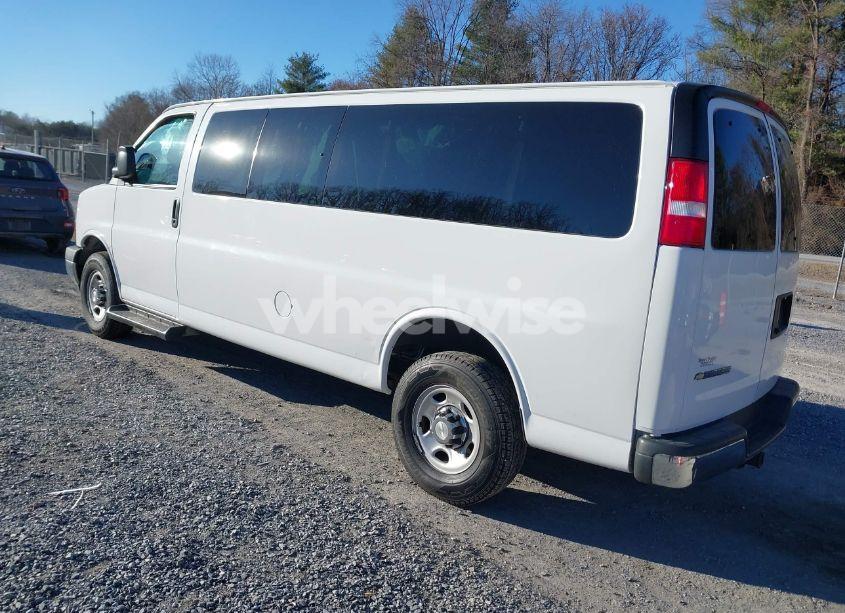 Photo 3 of 2020 Chevrolet Express PASSENGER RWD 3500 EXTENDED WHEELBASE LT (VIN 1GAZGPFG4L1209801)