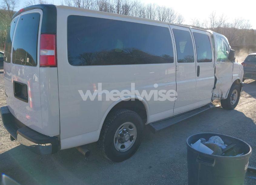 Photo 4 of 2020 Chevrolet Express PASSENGER RWD 3500 EXTENDED WHEELBASE LT (VIN 1GAZGPFG4L1209801)