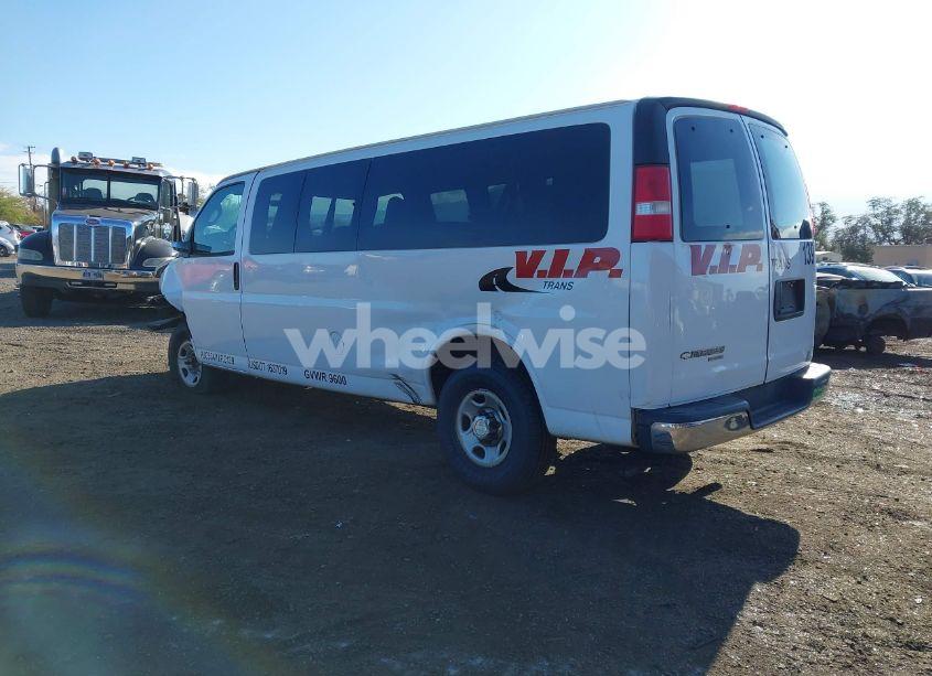 Photo 3 of 2016 Chevrolet Express 3500 LT (VIN 1GAZGPFG5G1288255)