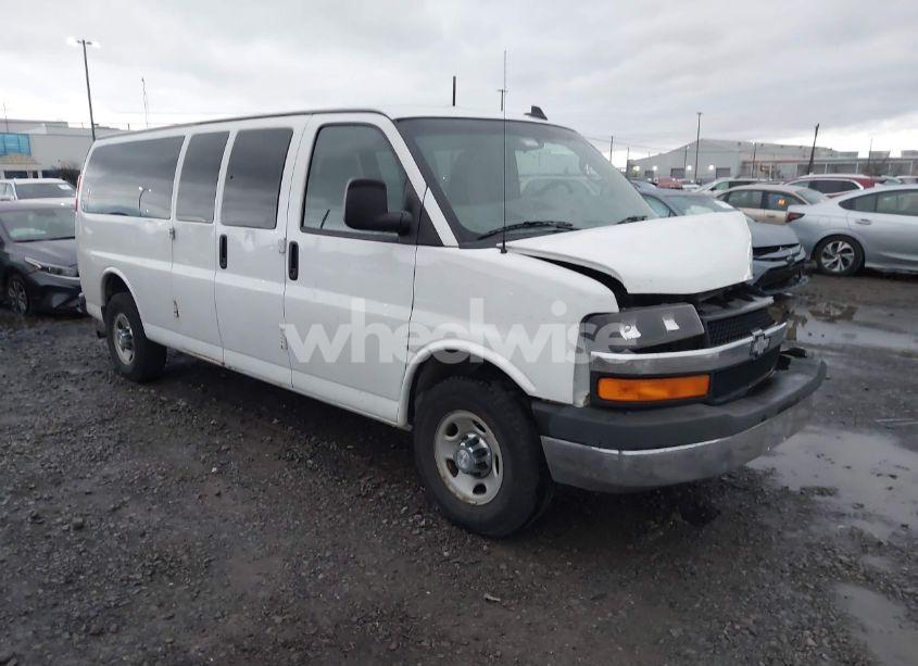 2017 Chevrolet Express 3500 LT (VIN 1GAZGPFG5H1196354) main photo