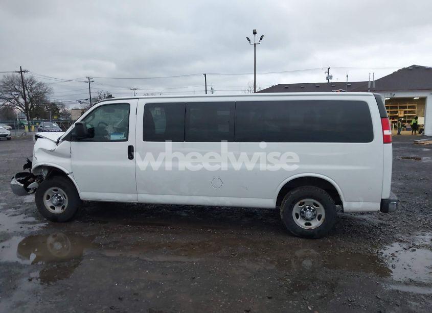 Photo 14 of 2017 Chevrolet Express 3500 LT (VIN 1GAZGPFG5H1196354)