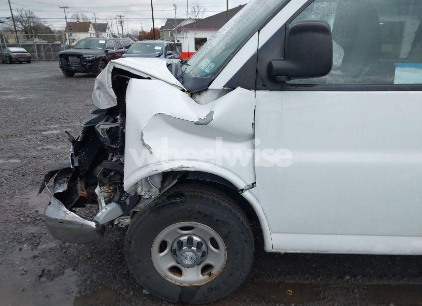 Photo 17 of 2017 Chevrolet Express 3500 LT (VIN 1GAZGPFG5H1196354)