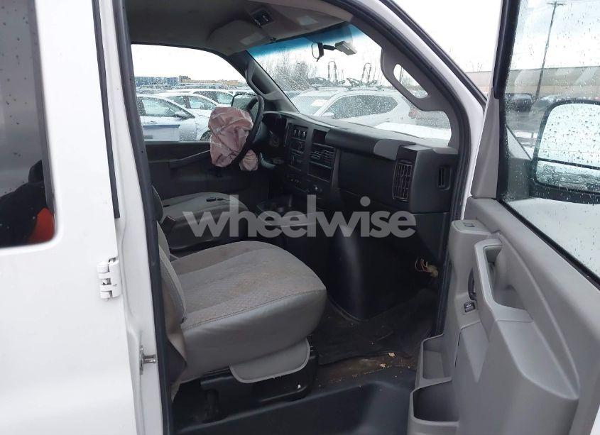 Photo 5 of 2017 Chevrolet Express 3500 LT (VIN 1GAZGPFG5H1196354)