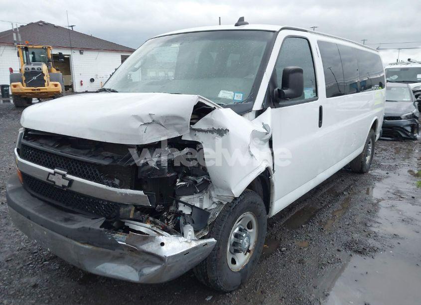 Photo 6 of 2017 Chevrolet Express 3500 LT (VIN 1GAZGPFG5H1196354)