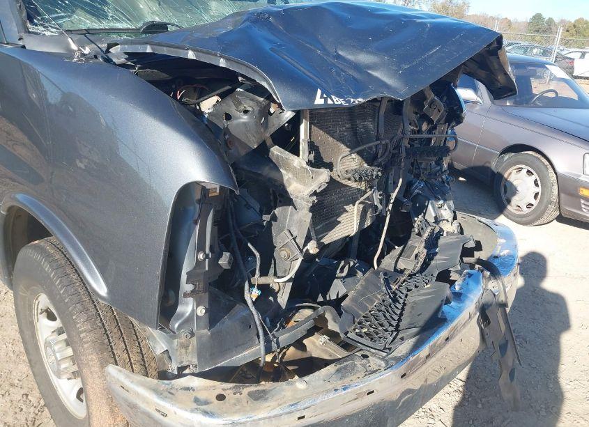 Photo 6 of 2016 Chevrolet Express 3500 LT (VIN 1GAZGPFG6G1219400)