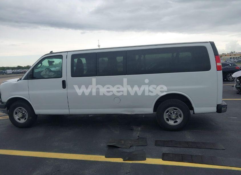 Photo 14 of 2016 Chevrolet Express 3500 LT (VIN 1GAZGPFG6G1239033)