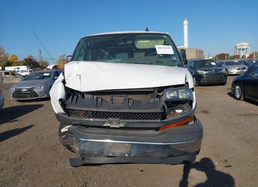 Photo 12 of 2017 Chevrolet Express 3500 LT (VIN 1GAZGPFG6H1123039)