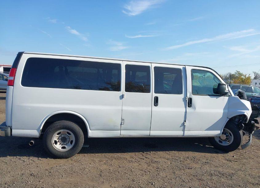 Photo 13 of 2017 Chevrolet Express 3500 LT (VIN 1GAZGPFG6H1123039)