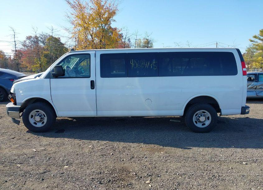 Photo 14 of 2017 Chevrolet Express 3500 LT (VIN 1GAZGPFG6H1123039)