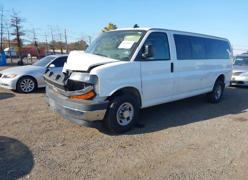 Photo 2 of 2017 Chevrolet Express 3500 LT (VIN 1GAZGPFG6H1123039)