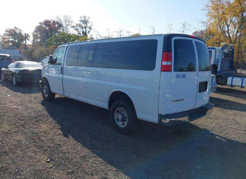 Photo 3 of 2017 Chevrolet Express 3500 LT (VIN 1GAZGPFG6H1123039)