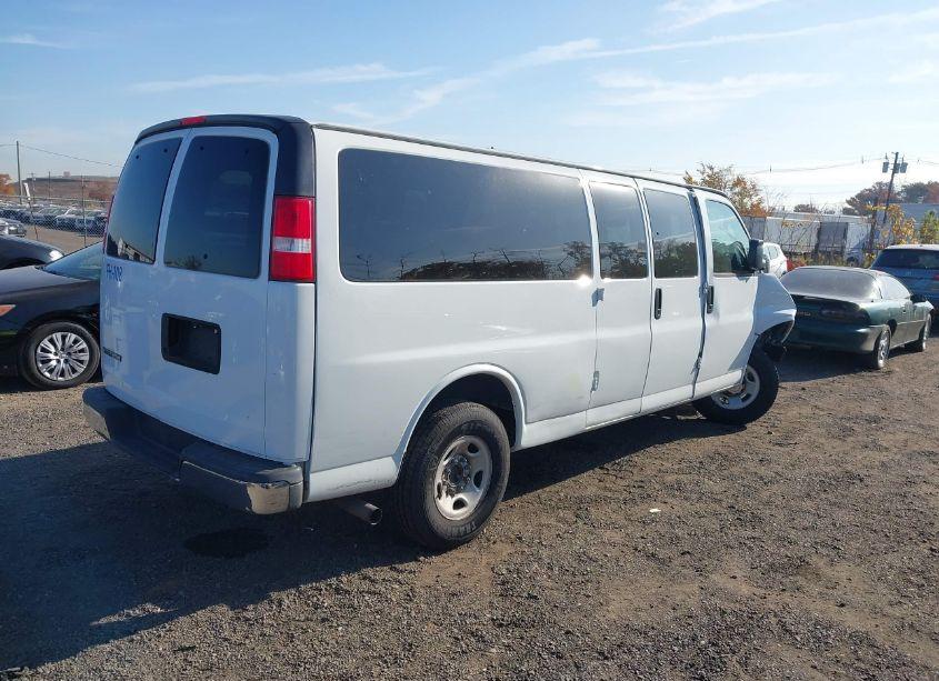 Photo 4 of 2017 Chevrolet Express 3500 LT (VIN 1GAZGPFG6H1123039)