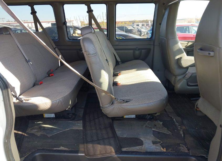 Photo 8 of 2017 Chevrolet Express 3500 LT (VIN 1GAZGPFG6H1123039)