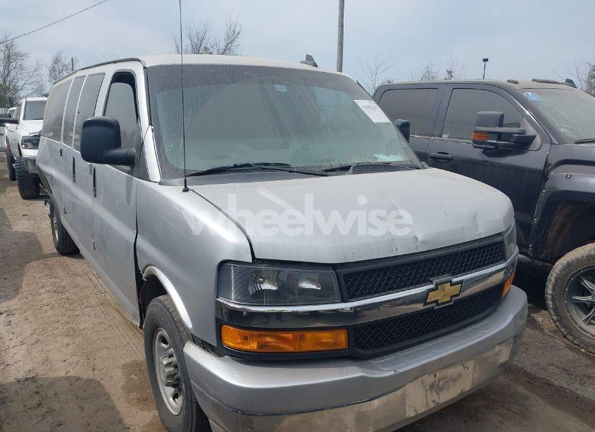 2017 Chevrolet Express 3500 LT (VIN 1GAZGPFG7H1144255) main photo