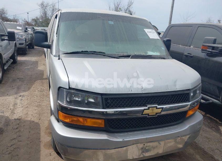 Photo 12 of 2017 Chevrolet Express 3500 LT (VIN 1GAZGPFG7H1144255)