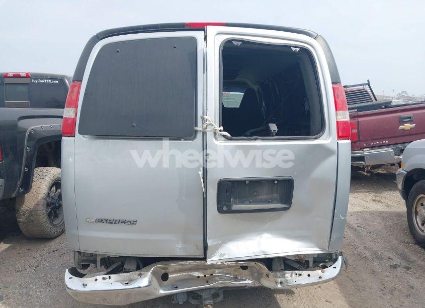 Photo 16 of 2017 Chevrolet Express 3500 LT (VIN 1GAZGPFG7H1144255)