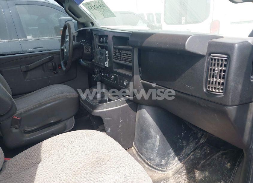 Photo 5 of 2017 Chevrolet Express 3500 LT (VIN 1GAZGPFG7H1144255)