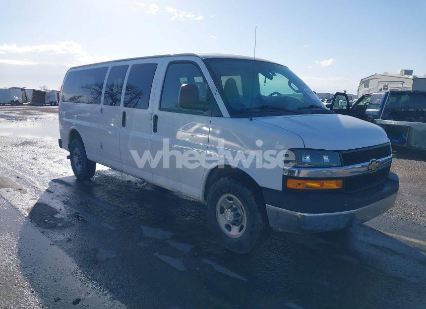2017 Chevrolet Express 3500 LT (VIN 1GAZGPFG7H1255971) main photo