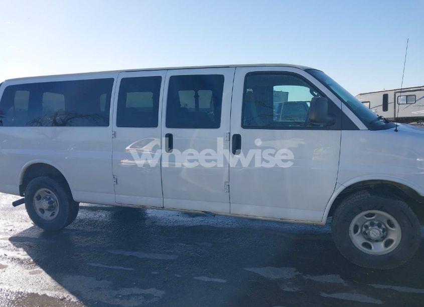 Photo 13 of 2017 Chevrolet Express 3500 LT (VIN 1GAZGPFG7H1255971)